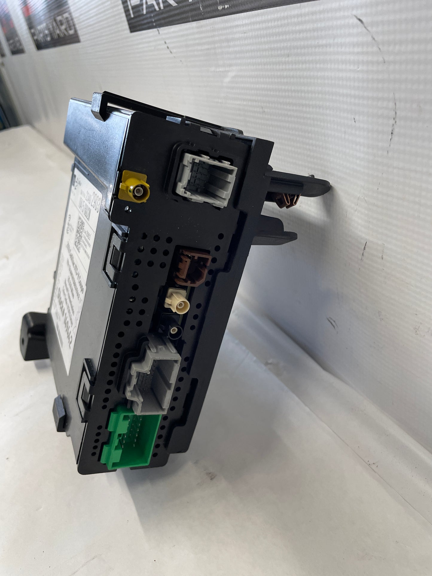2016 Cadillac ATS-V Coupe Radio Receiver Tuner Module OEM - Day's Parts Yard