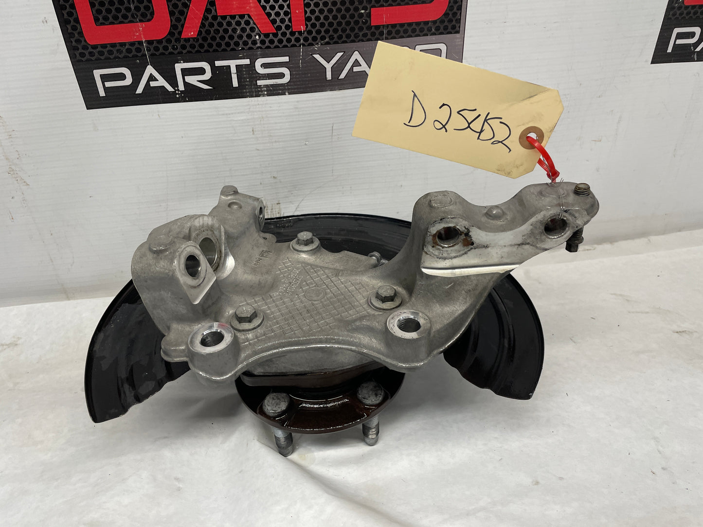 2014 Chevy SS Sedan RH Passenger Front Spindle Hub Knuckle Wheel Bearing Assembly OEM - Day's Parts Yard