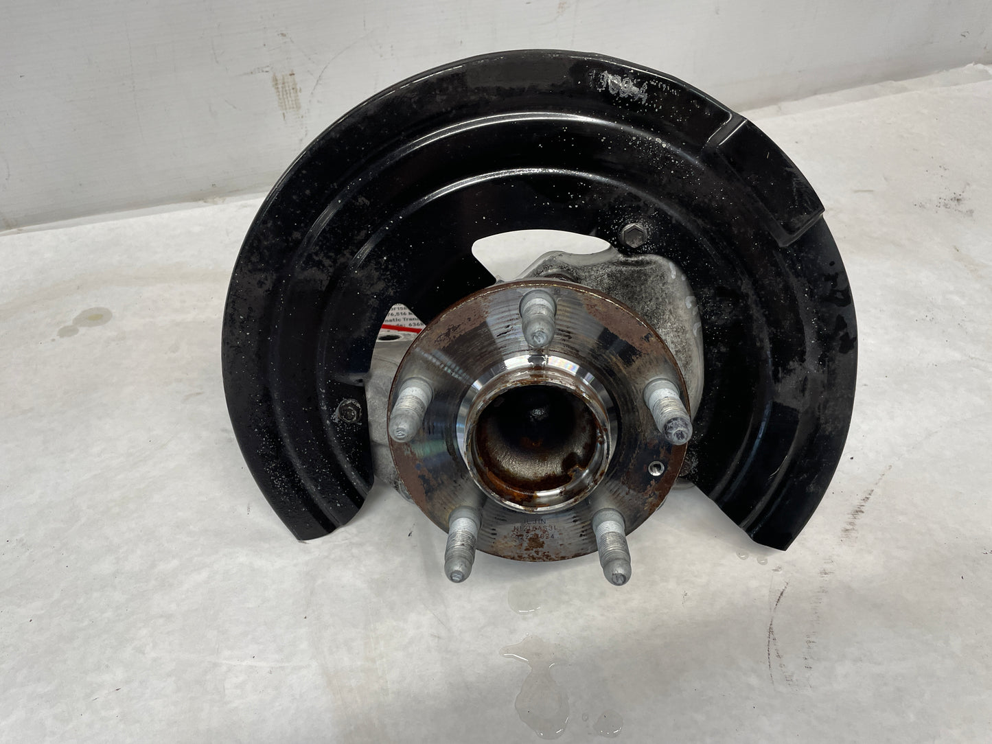 2014 Chevy SS Sedan RH Passenger Front Spindle Hub Knuckle Wheel Bearing Assembly OEM - Day's Parts Yard