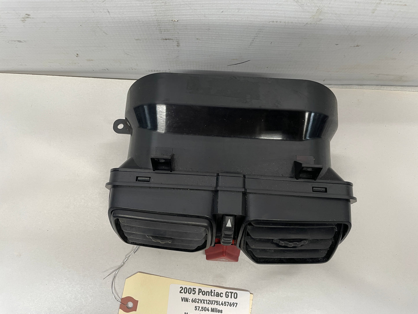 2005 Pontiac GTO Center Dash HVAC Vent w/ Hazard Button OEM - Day's Parts Yard