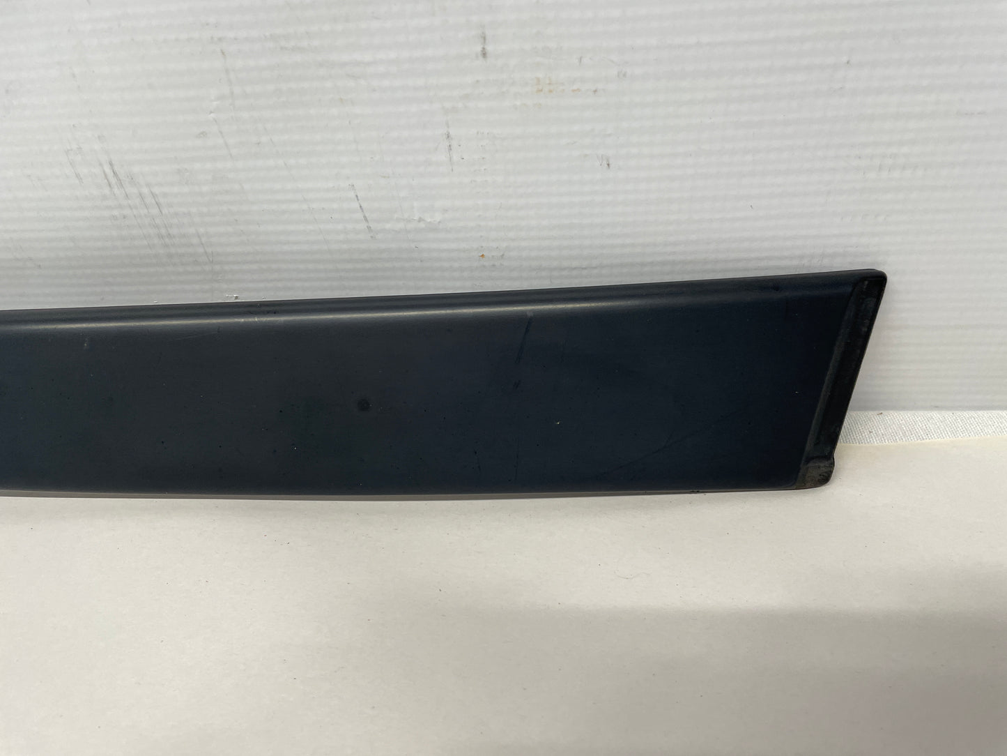 2005 Pontiac GTO RH Passenger Exterior B Pillar Window Trim Cover OEM - Day's Parts Yard