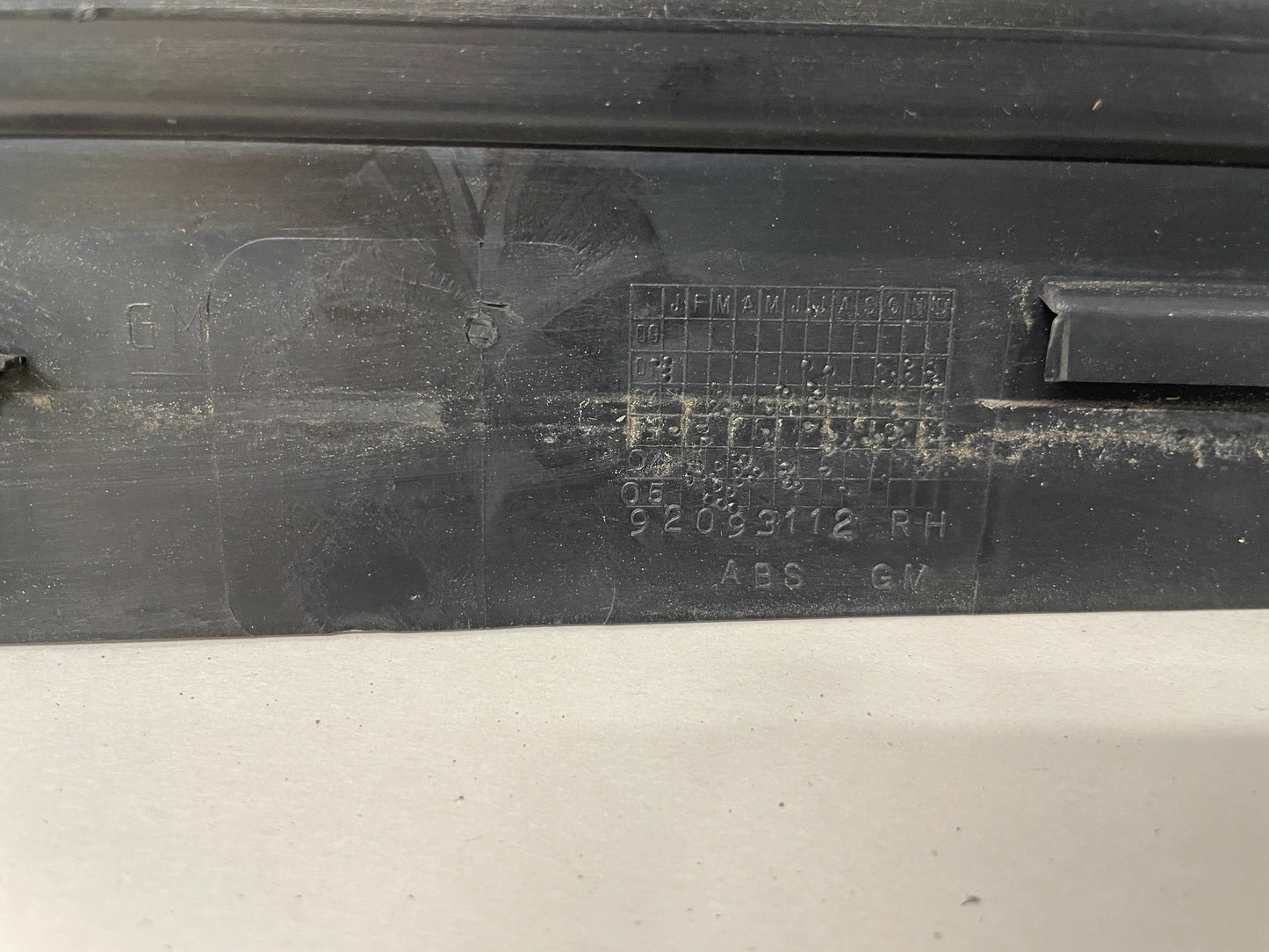 2005 Pontiac GTO RH Passenger Exterior B Pillar Window Trim Cover OEM - Day's Parts Yard