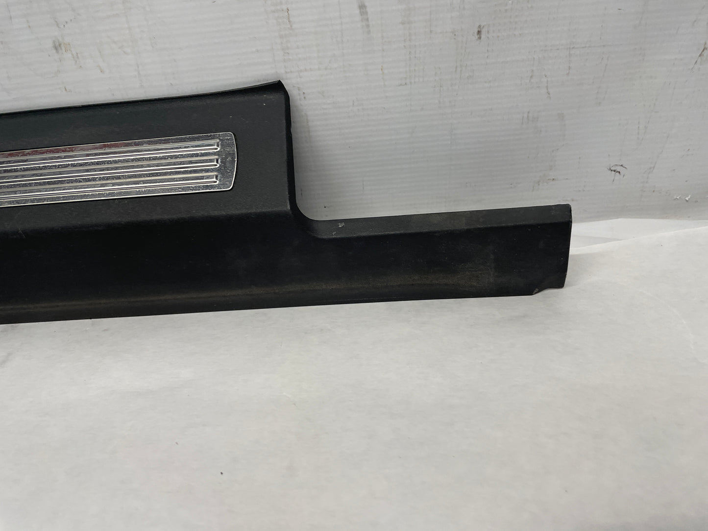 2013 Chevy Caprice PPV RH Passenger Front Door Scuff Sill Plate Panel Trim Molding OEM - Day's Parts Yard