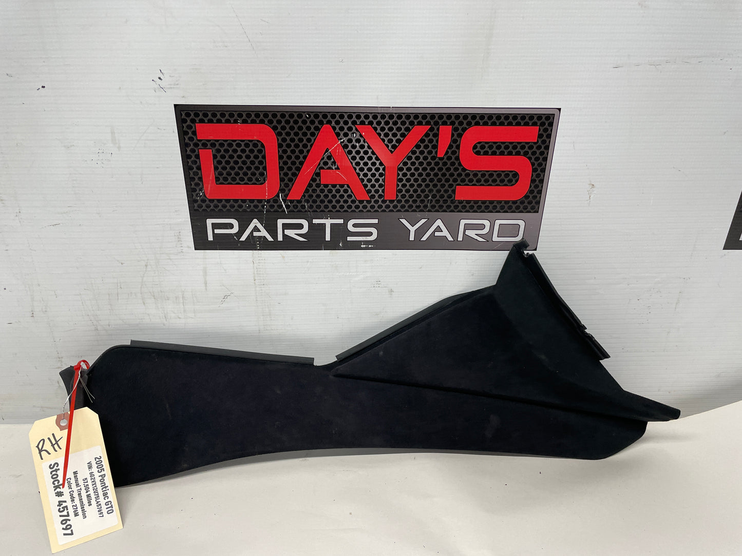 2005 Pontiac GTO RH Passenger Suede Console Trim Panel OEM - Day's Parts Yard