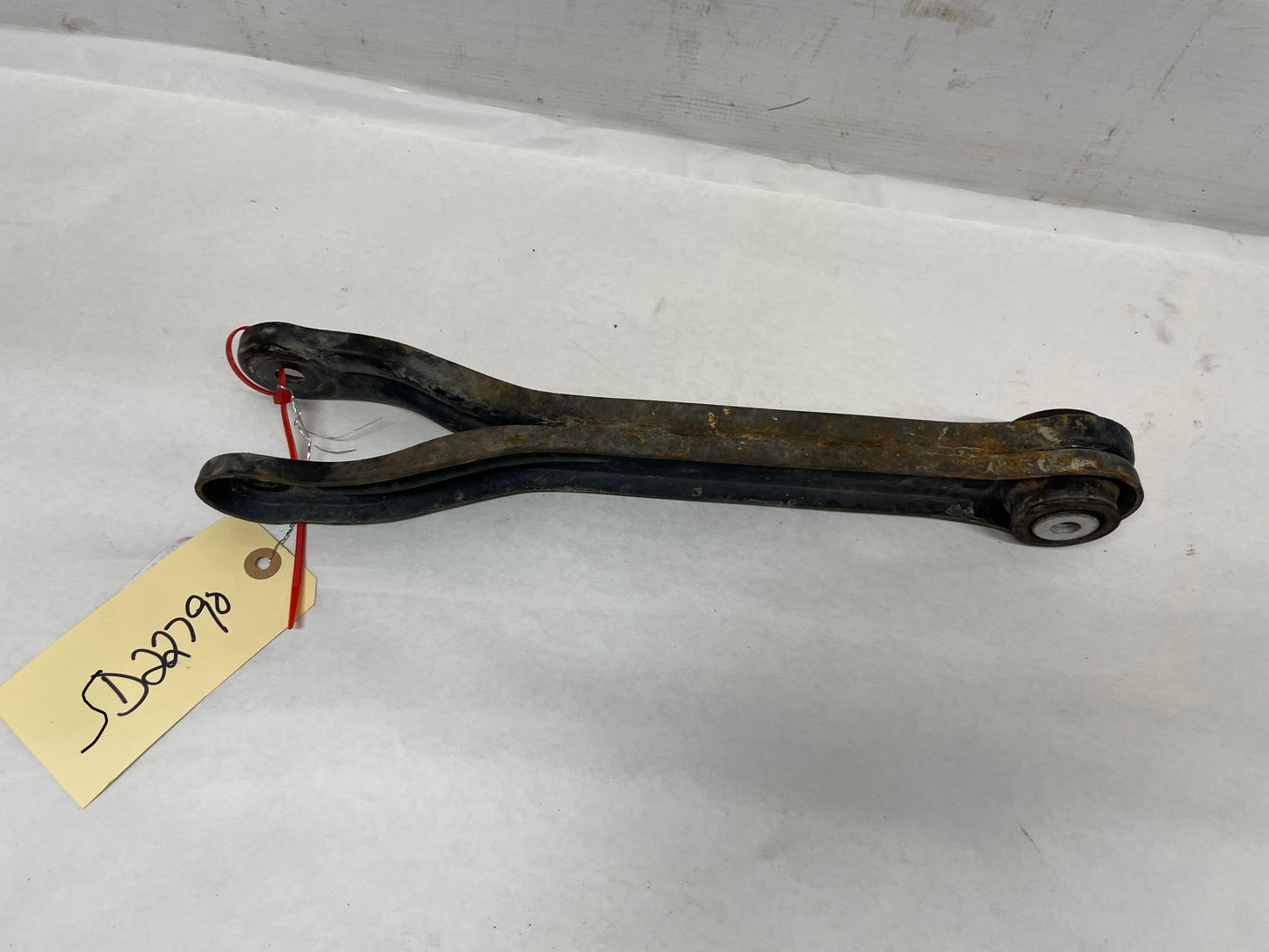 2013 Chevy Caprice PPV RH Passenger Rear Suspension Trailing Control Arm Link OEM - Day's Parts Yard