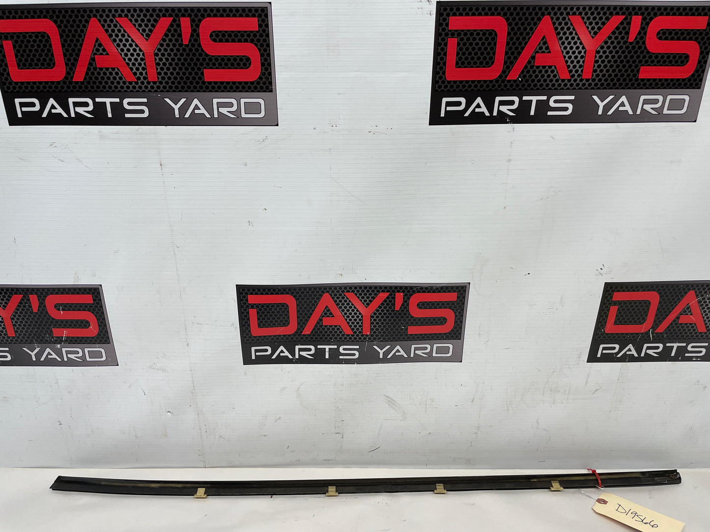 2005 Pontiac GTO RH Passenger Window Door Belt Molding Trim OEM - Day's Parts Yard