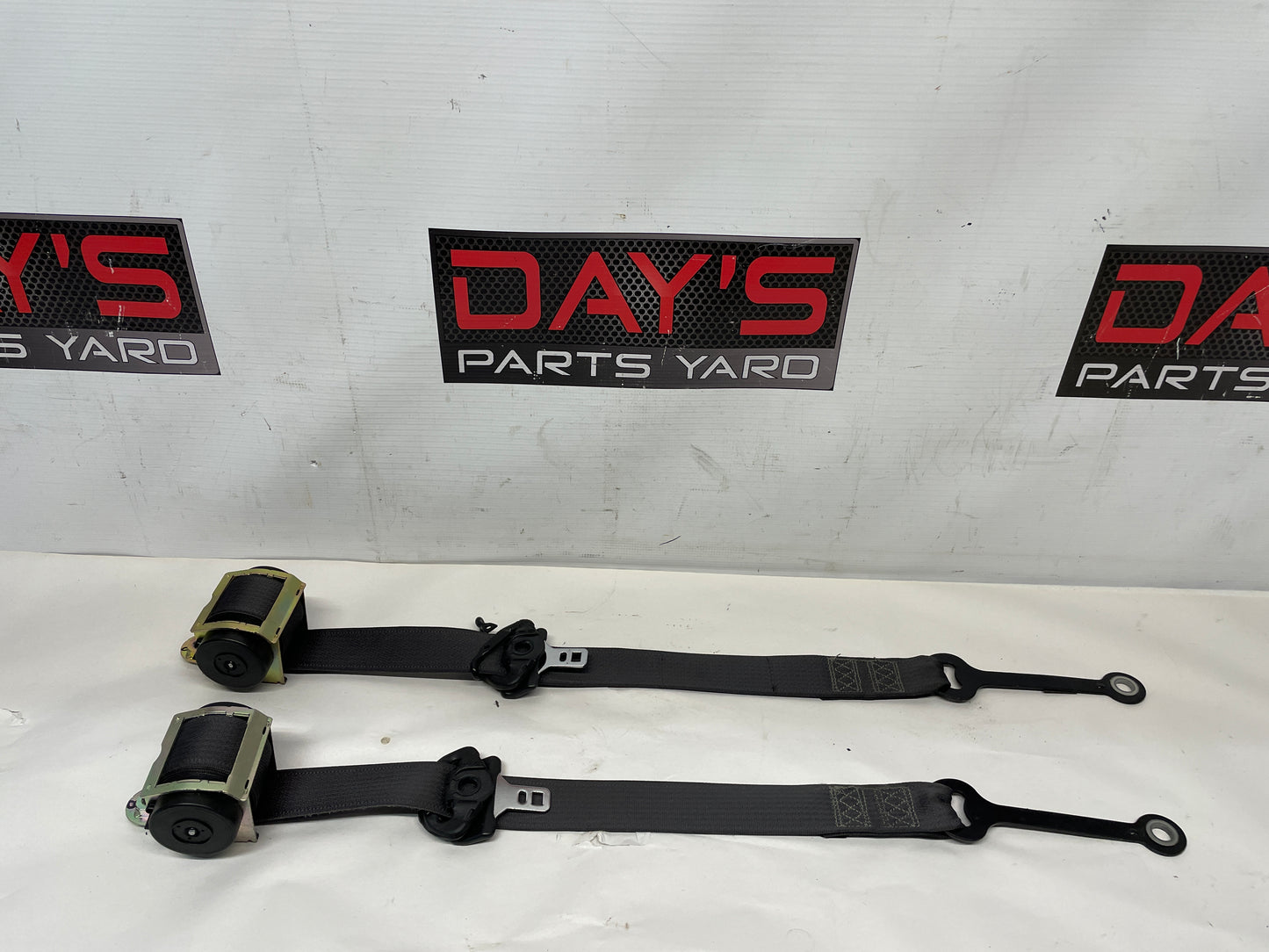 2005 Pontiac GTO LH & RH Front Seat Belt Retractor OEM - Day's Parts Yard