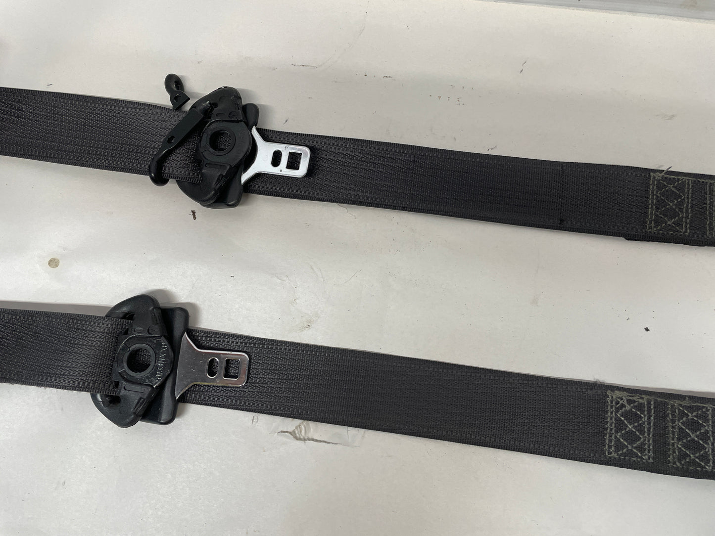 2005 Pontiac GTO LH & RH Front Seat Belt Retractor OEM - Day's Parts Yard