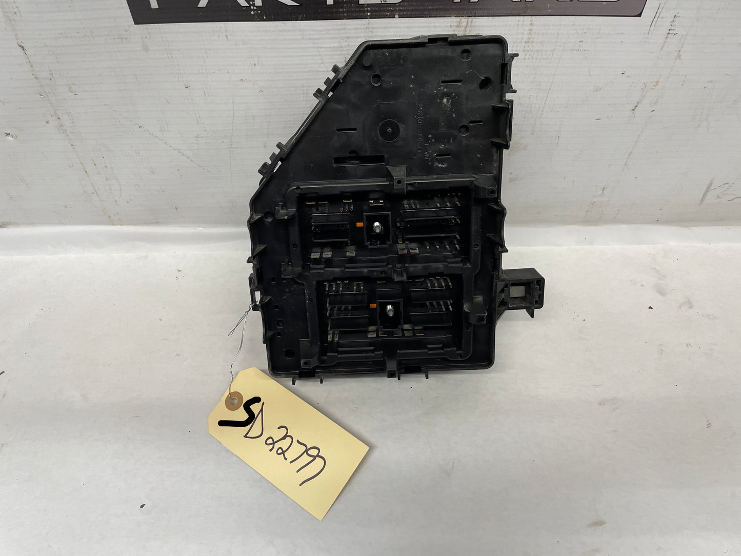 2013 Chevy Caprice PPV Engine Bay Fuse Relay Box Block OEM - Day's Parts Yard