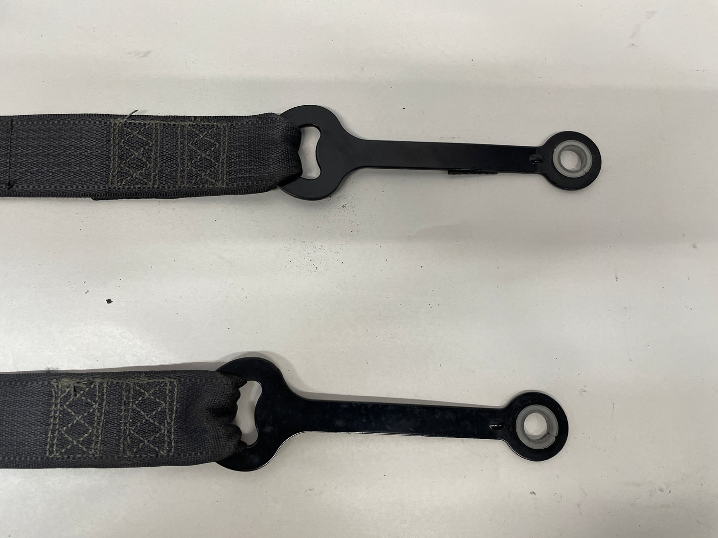 2005 Pontiac GTO LH & RH Front Seat Belt Retractor OEM - Day's Parts Yard
