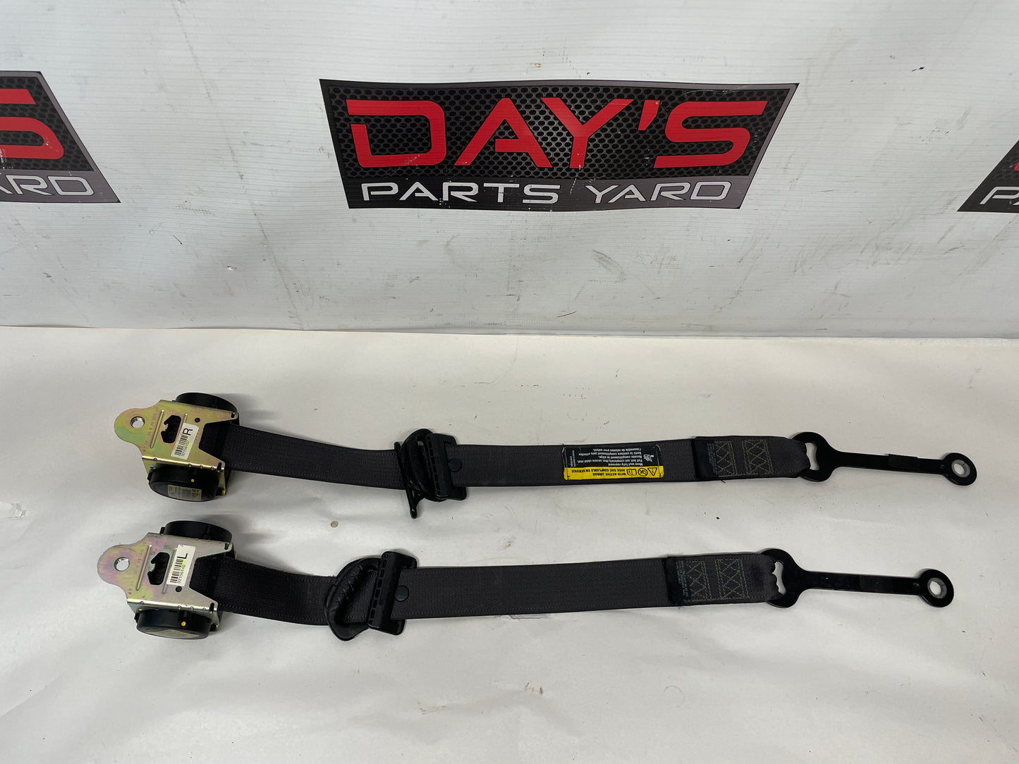 2005 Pontiac GTO LH & RH Front Seat Belt Retractor OEM - Day's Parts Yard