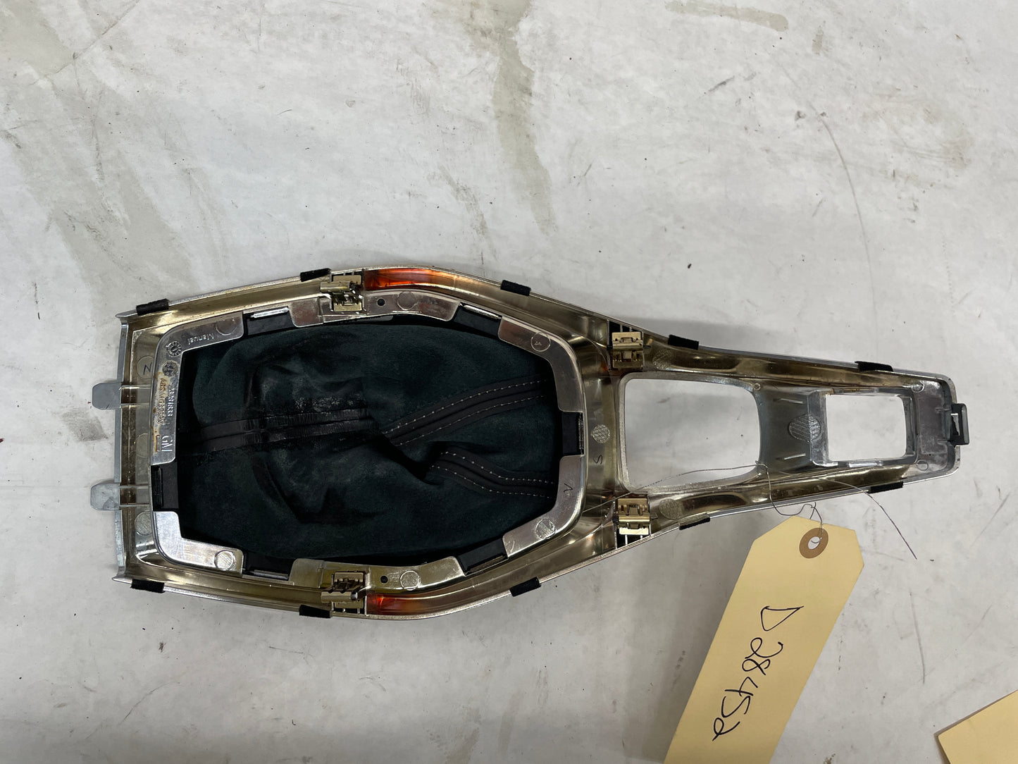 2019 Chevy Camaro SS Shifter Bezel w Black Leather Boot & Knob OEM