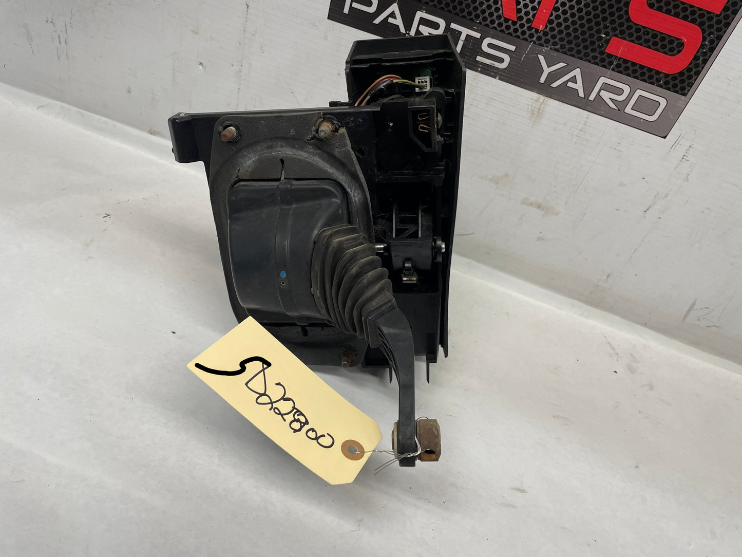 2013 Chevy Caprice PPV Automatic Transmission Shifter Gear Selector OEM - Day's Parts Yard