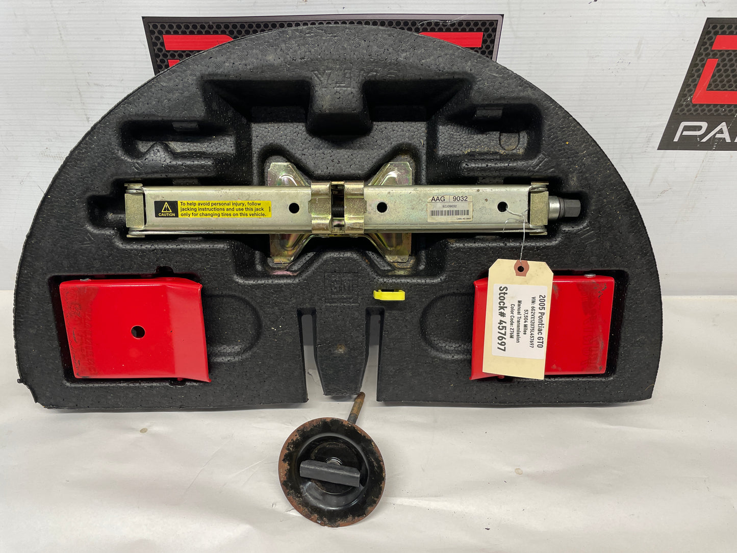 2005 Pontiac GTO Emergency Spare Wheel & Tire Jack Kit OEM - Day's Parts Yard