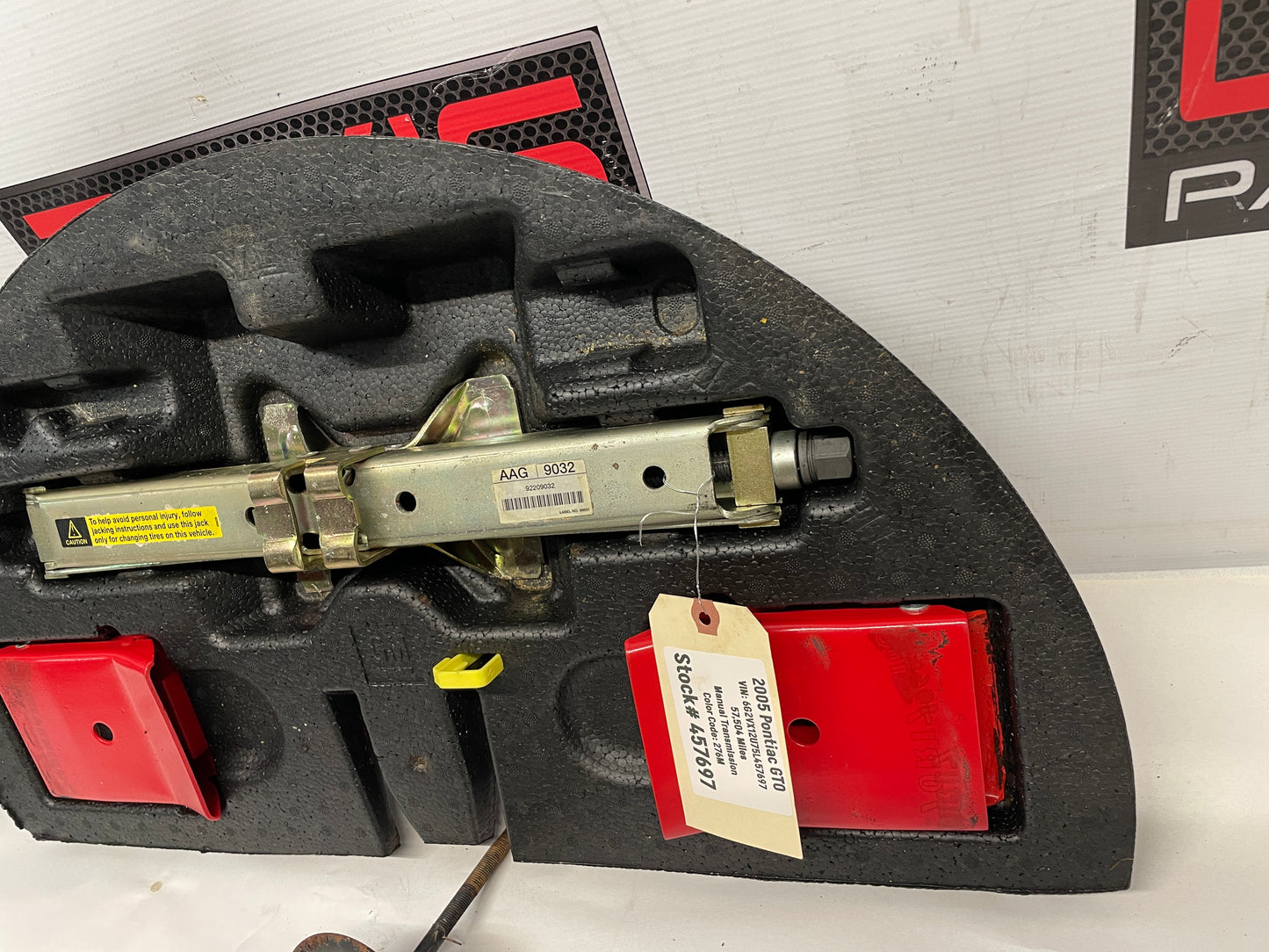 2005 Pontiac GTO Emergency Spare Wheel & Tire Jack Kit OEM - Day's Parts Yard