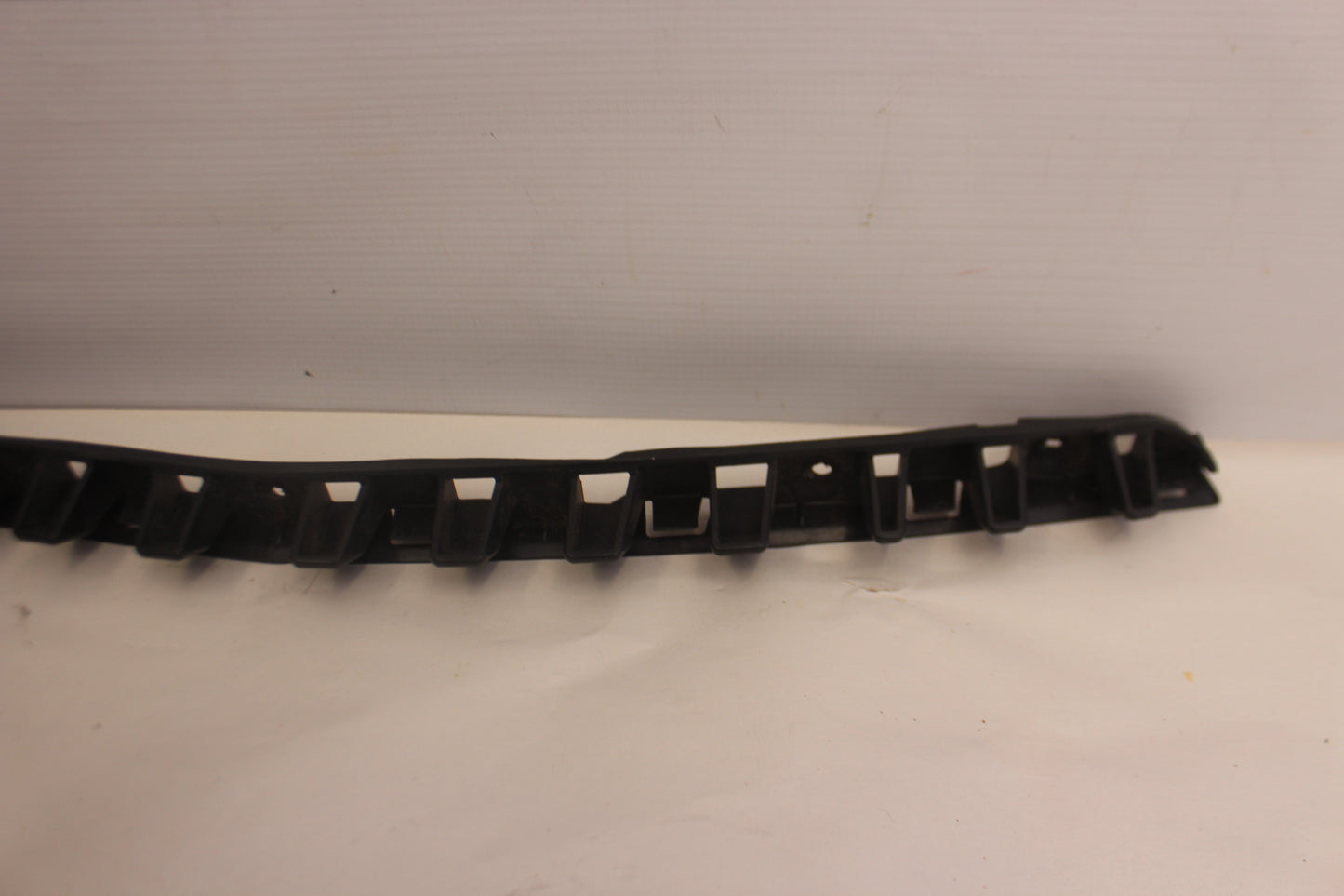 2013 Chevy Camaro SS 1LE Rear Center Bumper Upper Support Bracket OEM - Day's Parts Yard