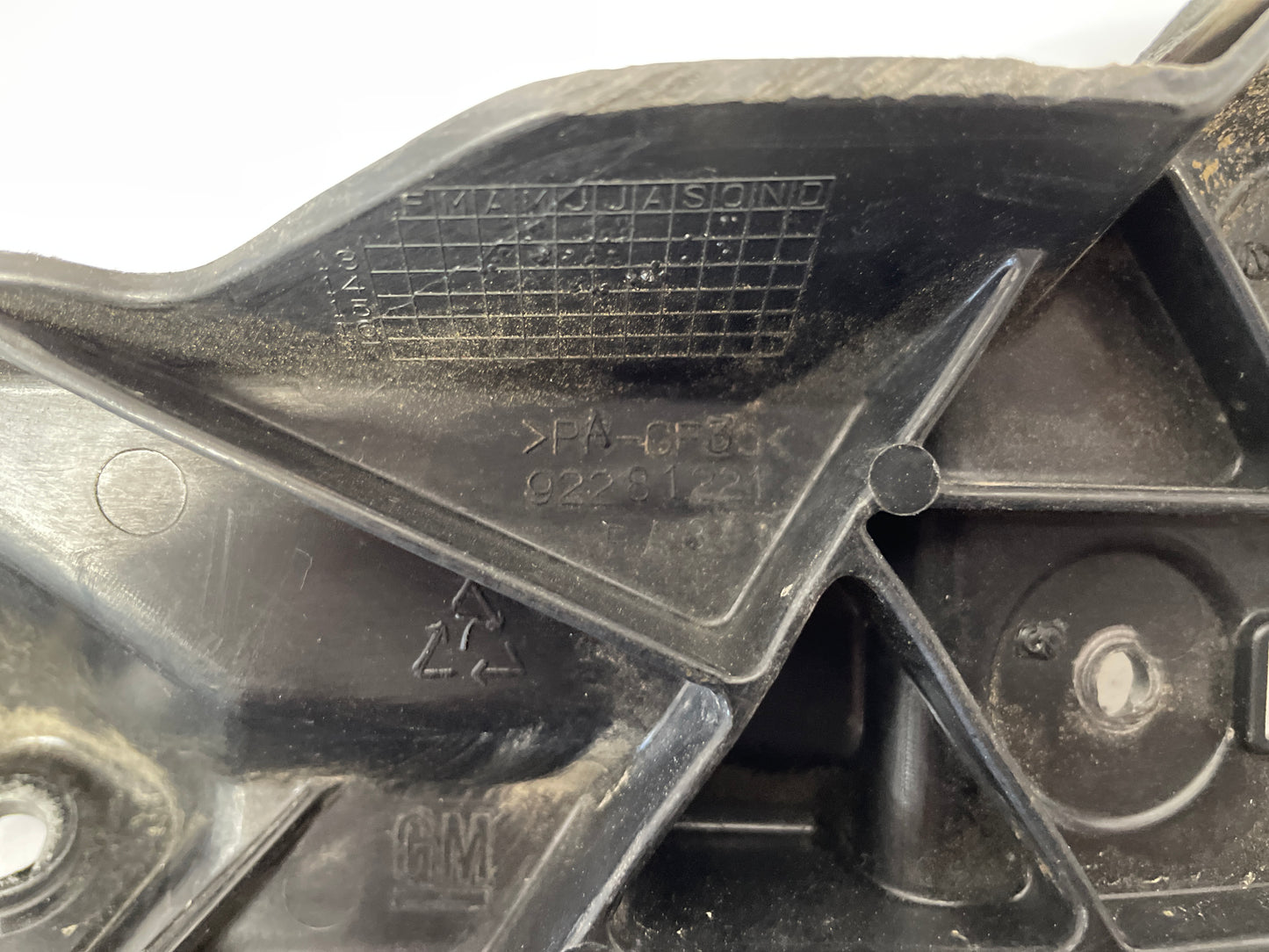 2015 Chevy SS Sedan Front RH Passenger Fender Bracket OEM - Day's Parts Yard