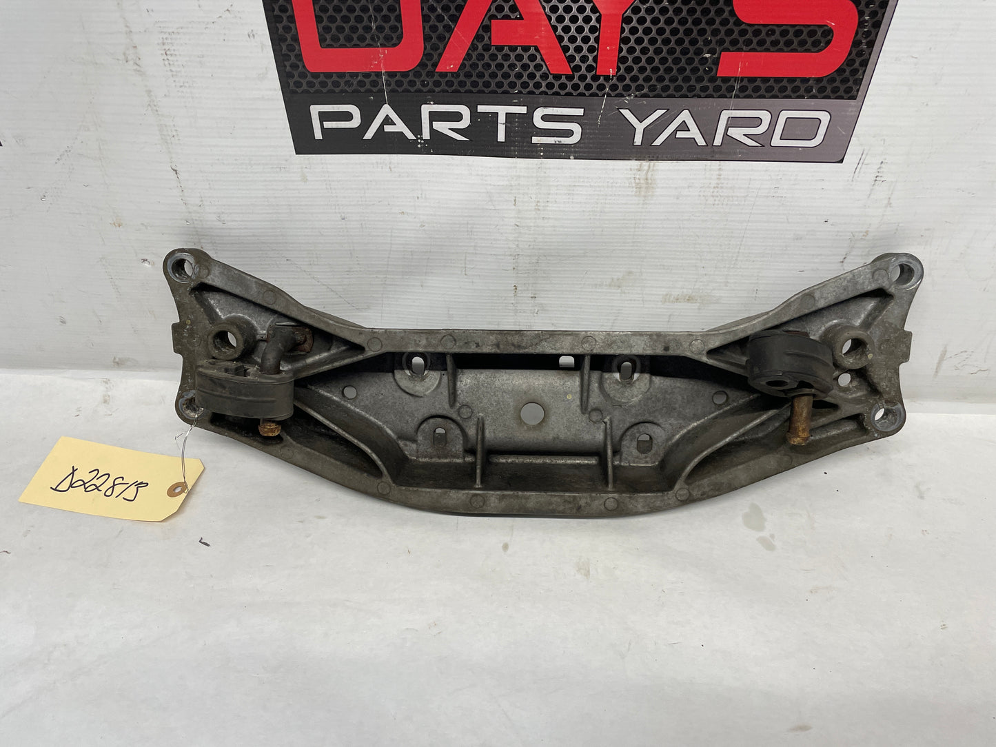 2013 Chevy Caprice PPV Automatic Transmission Crossmember Mount Support OEM - Day's Parts Yard