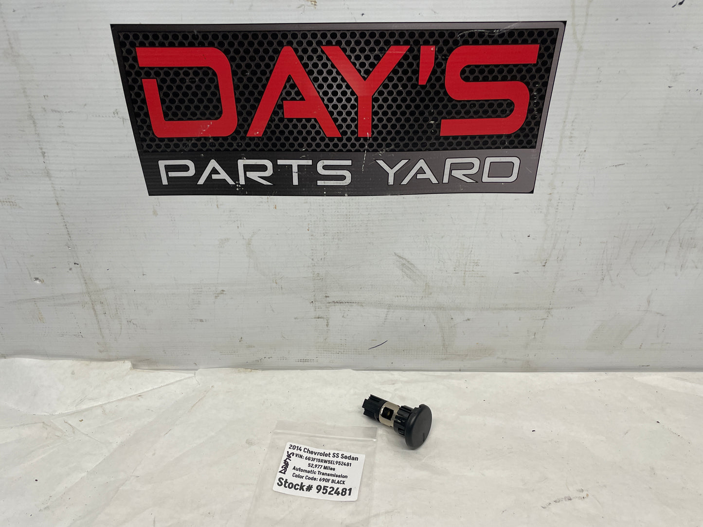 2014 Chevy SS Sedan 12V Power Socket Plug OEM - Day's Parts Yard