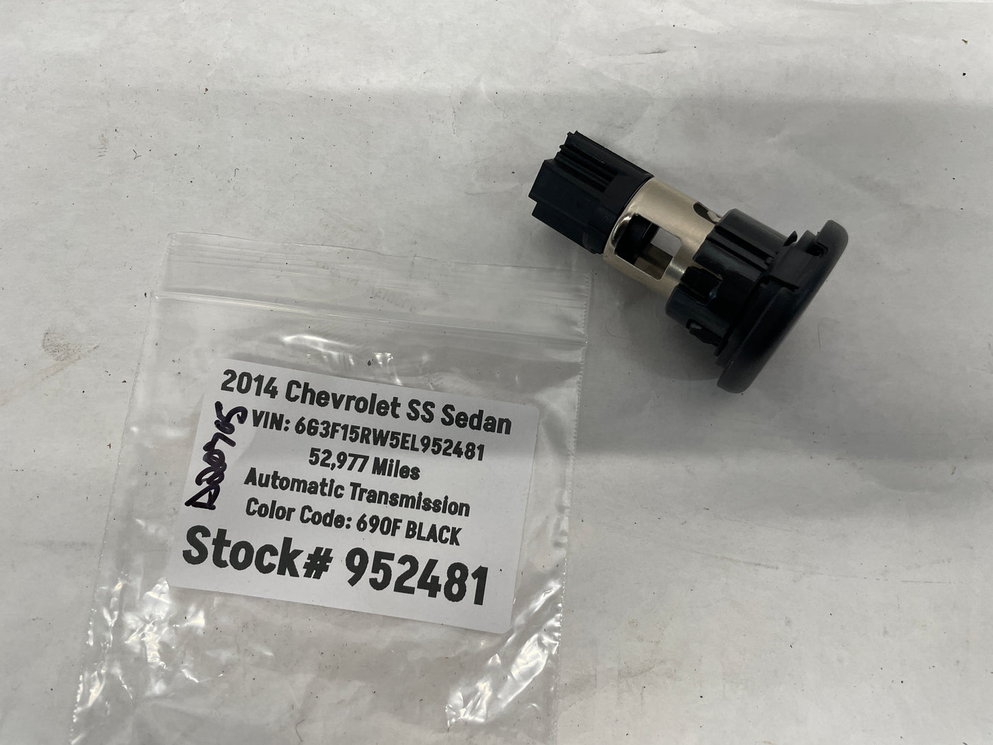 2014 Chevy SS Sedan 12V Power Socket Plug OEM - Day's Parts Yard