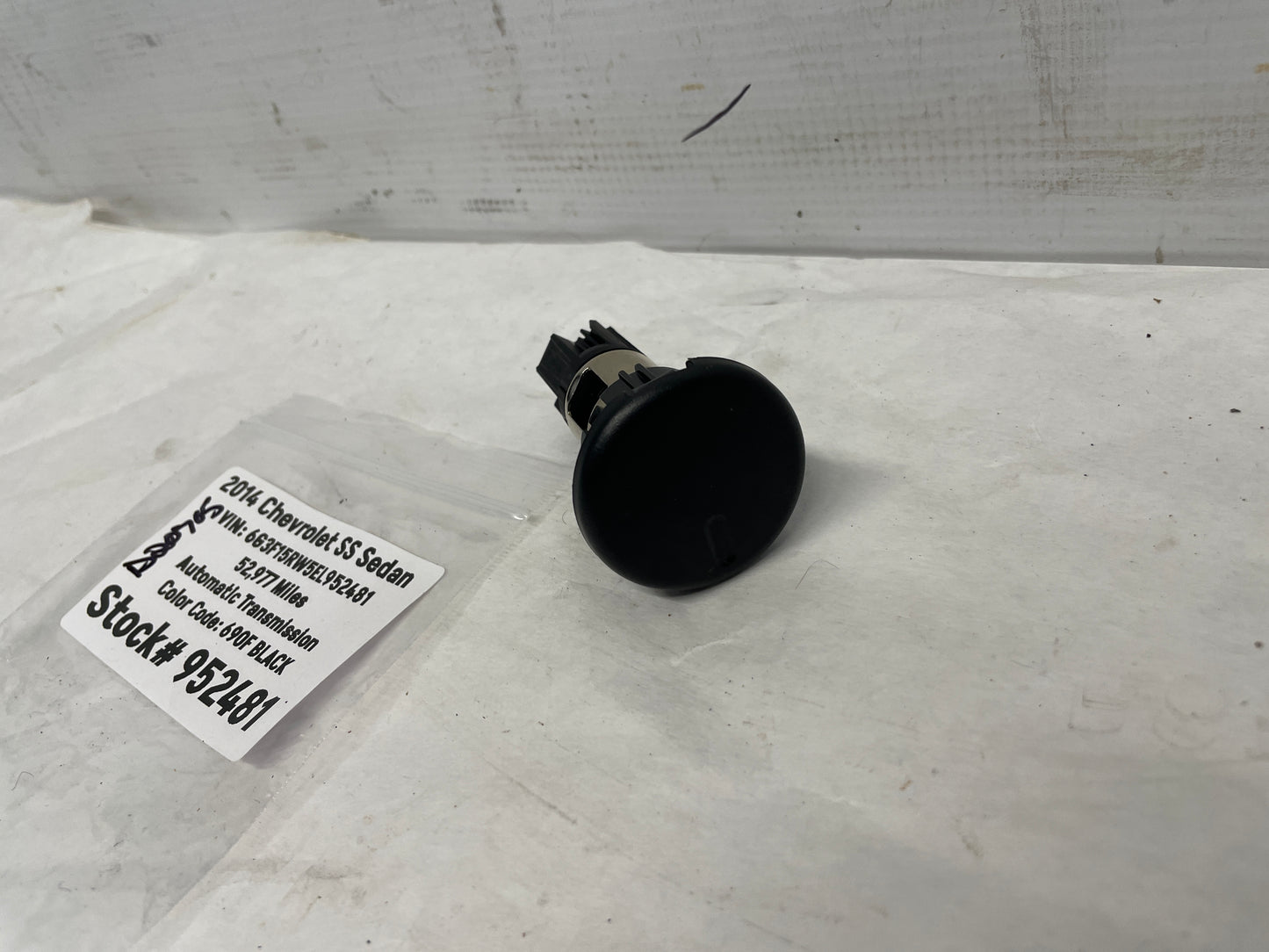 2014 Chevy SS Sedan 12V Power Socket Plug OEM - Day's Parts Yard