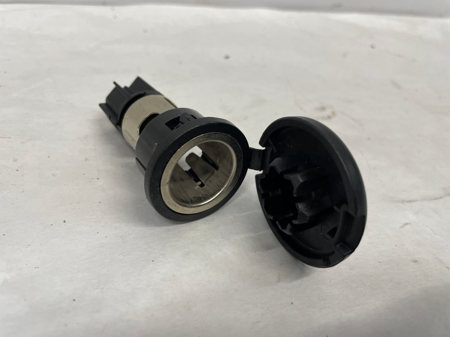 2014 Chevy SS Sedan 12V Power Socket Plug OEM - Day's Parts Yard