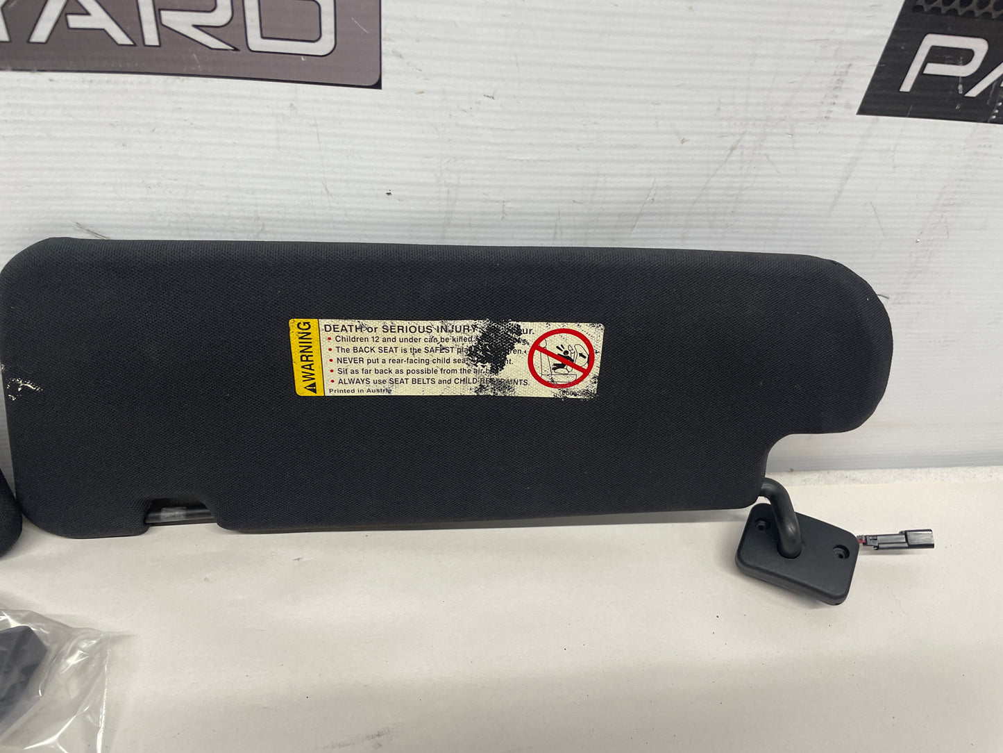 2004 Pontiac GTO RH & LH Sun Visors Sunvisors w/ Clips OEM - Day's Parts Yard