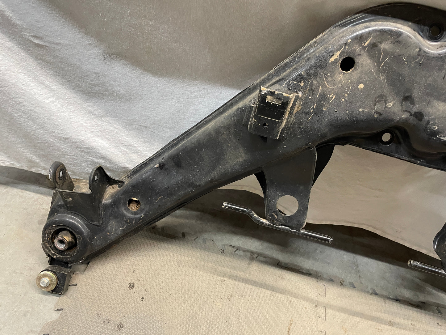 2004 Pontiac GTO Rear Suspension Sub Frame Cradle K Member OEM - Day's Parts Yard