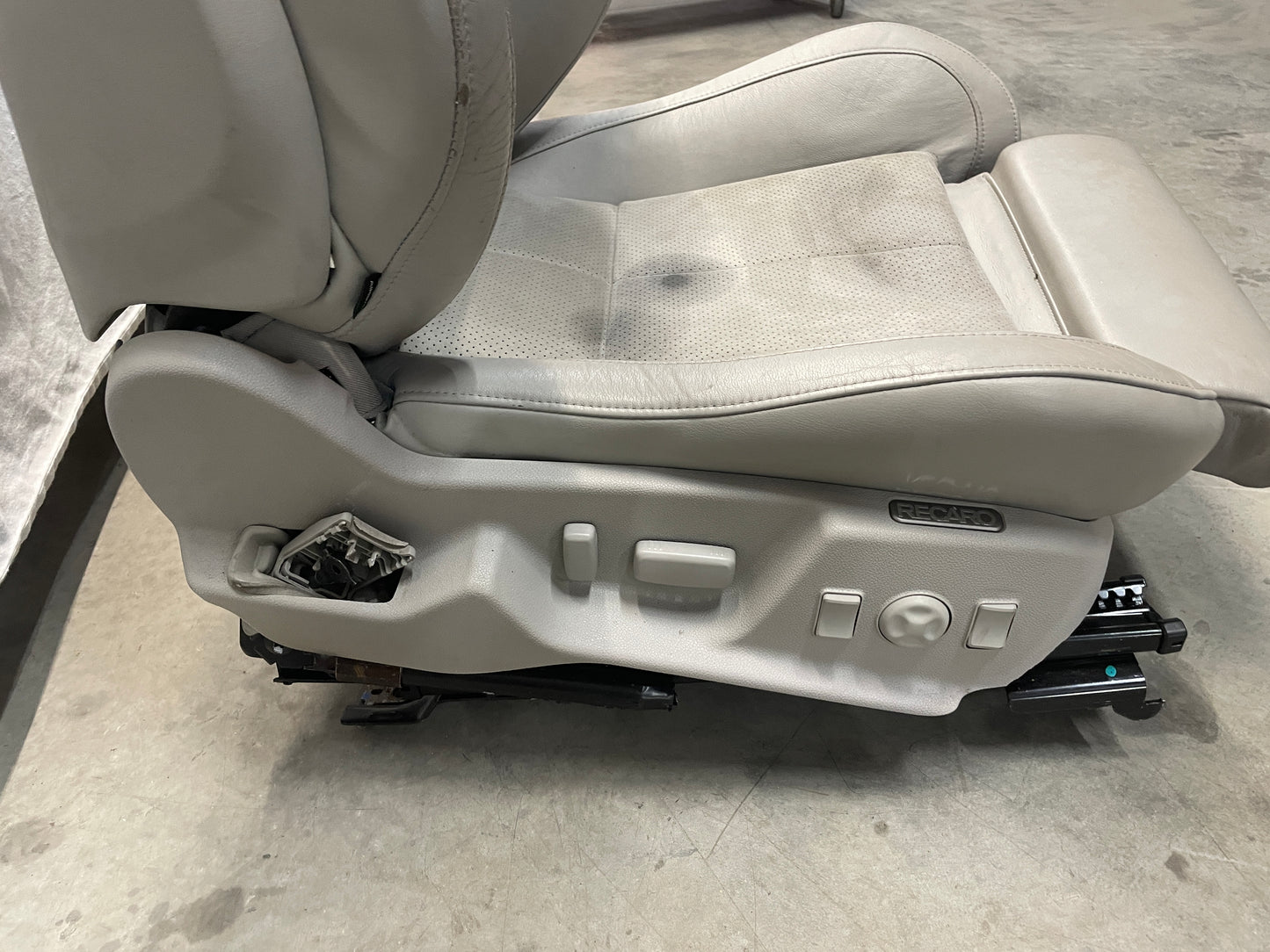2011 Cadillac CTS-V Seats Fronts and Rears Recaro Gray OEM - Day's Parts Yard