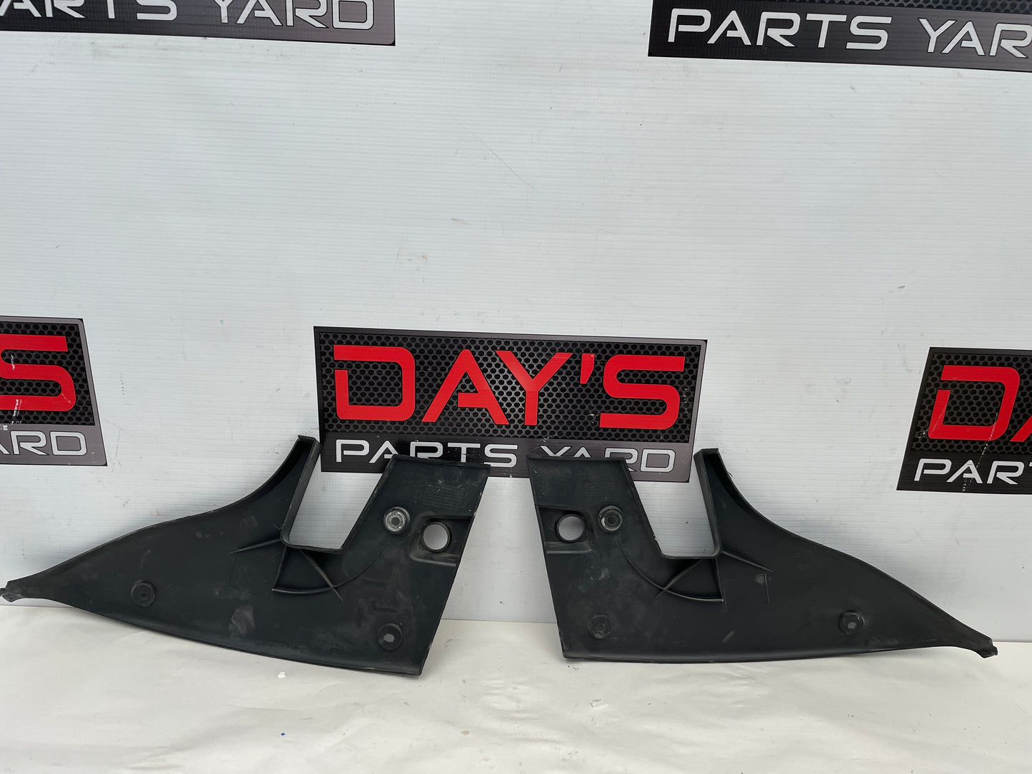 2022 Chevy Camaro SS RH & LH Tail Light Taillight Filler Panel Cover OEM - Day's Parts Yard