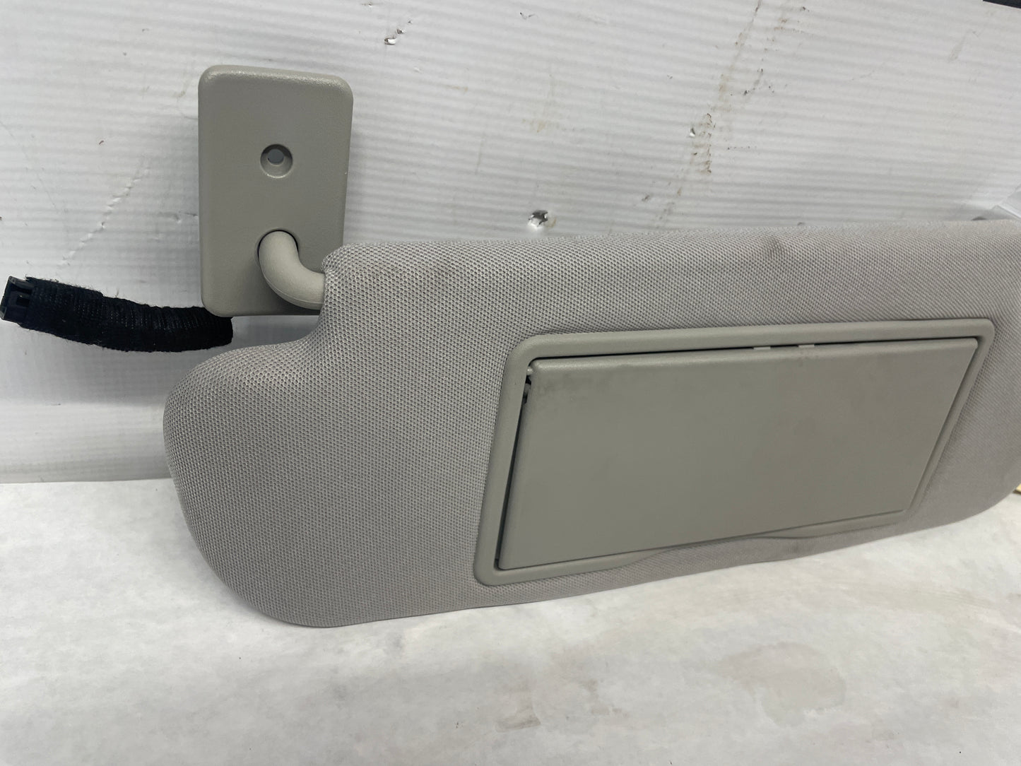 2014 Chevy SS Sedan RH & LH Sun Visor Sunvisor Shade Set w/ Clips OEM - Day's Parts Yard