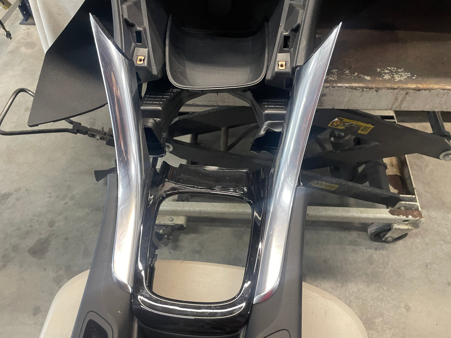 2014 Chevy SS Sedan Complete Dash & Center Console w/ Shifter OEM - Day's Parts Yard