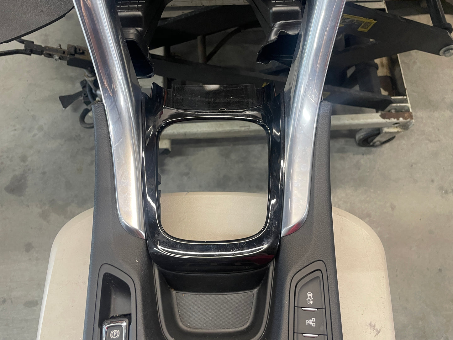 2014 Chevy SS Sedan Complete Dash & Center Console w/ Shifter OEM - Day's Parts Yard