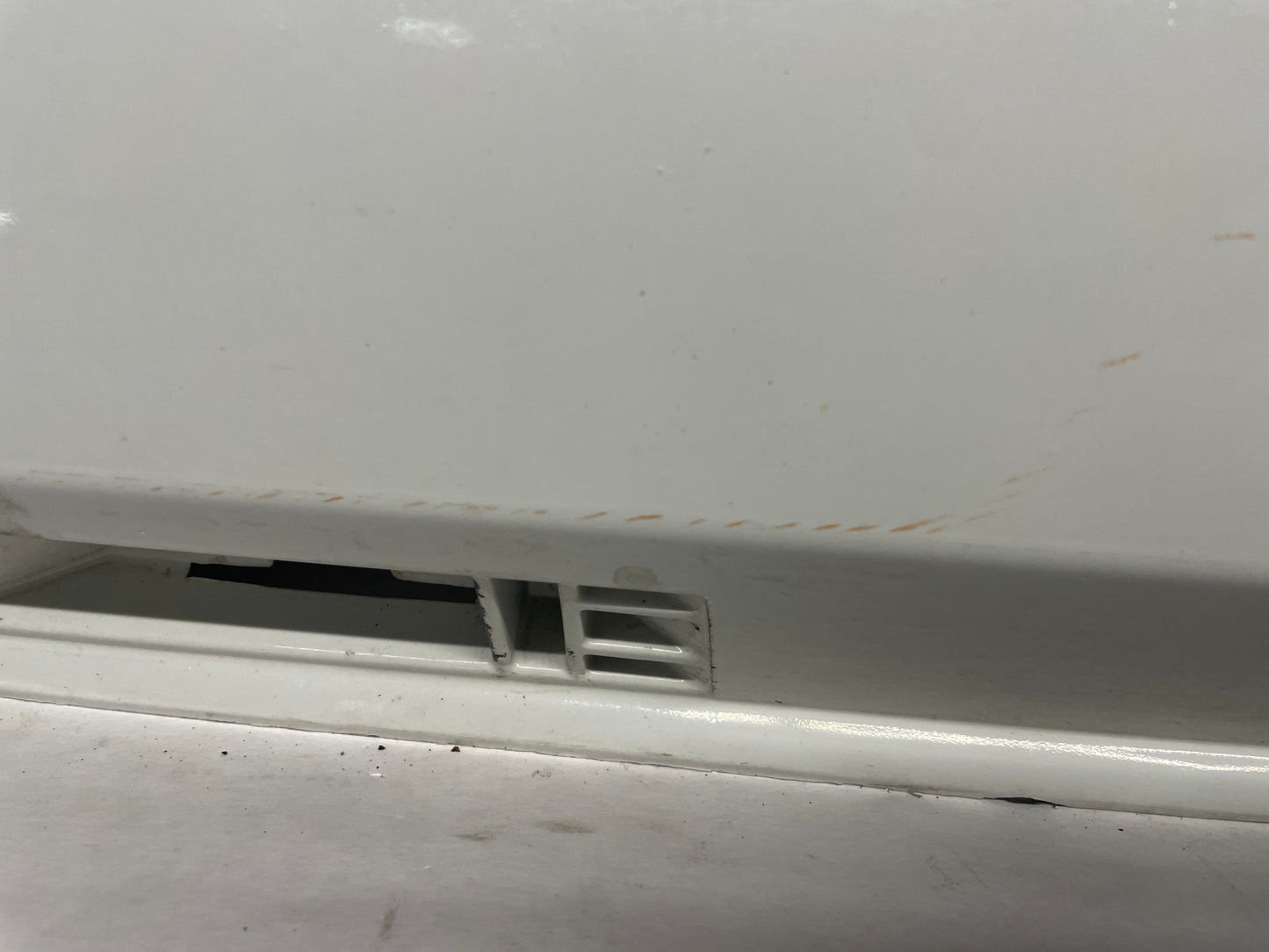 2013 Chevy Caprice PPV LH Driver Rocker Molding Side Skirt Panel Trim OEM - Day's Parts Yard