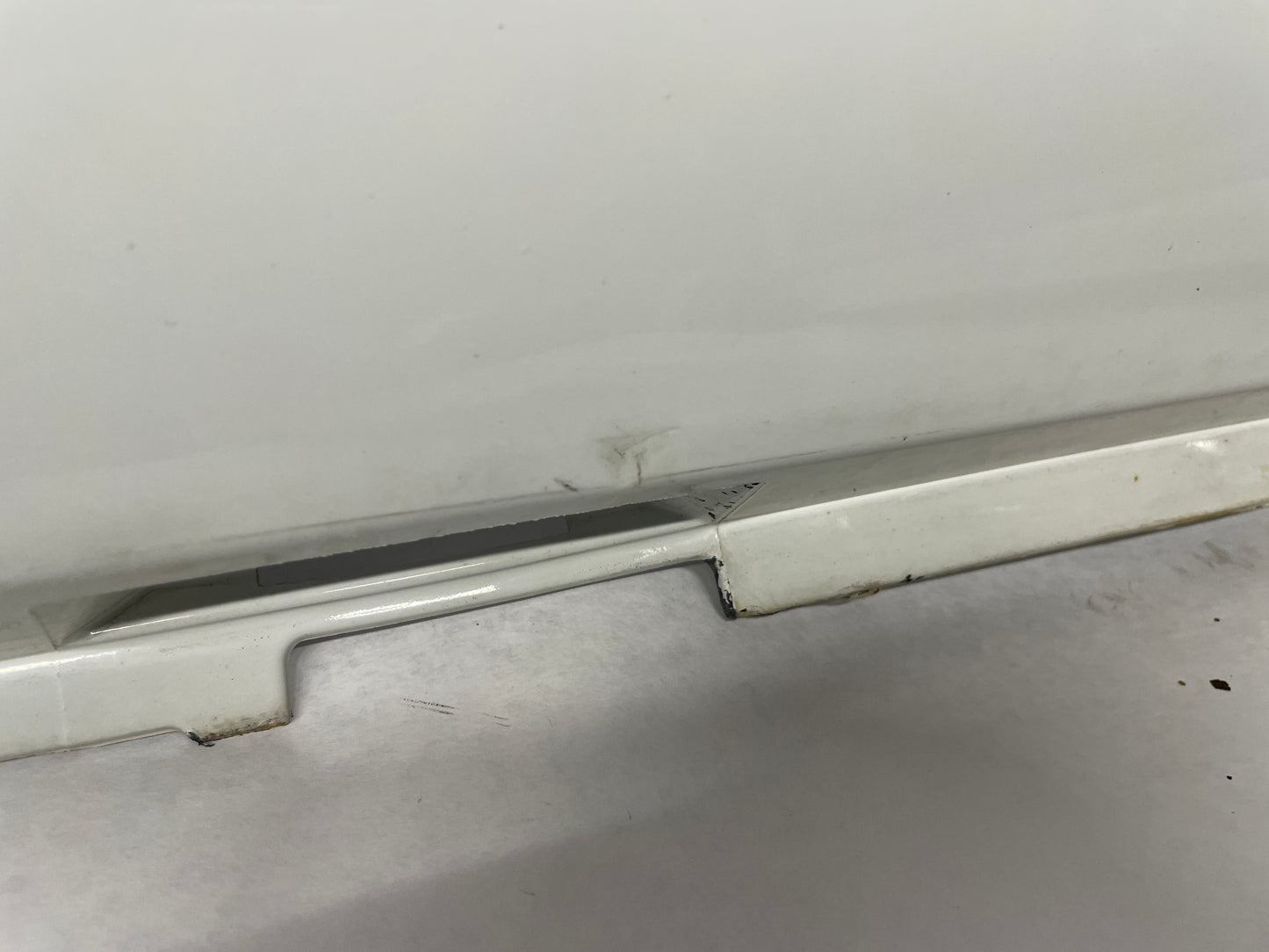 2013 Chevy Caprice PPV LH Driver Rocker Molding Side Skirt Panel Trim OEM - Day's Parts Yard