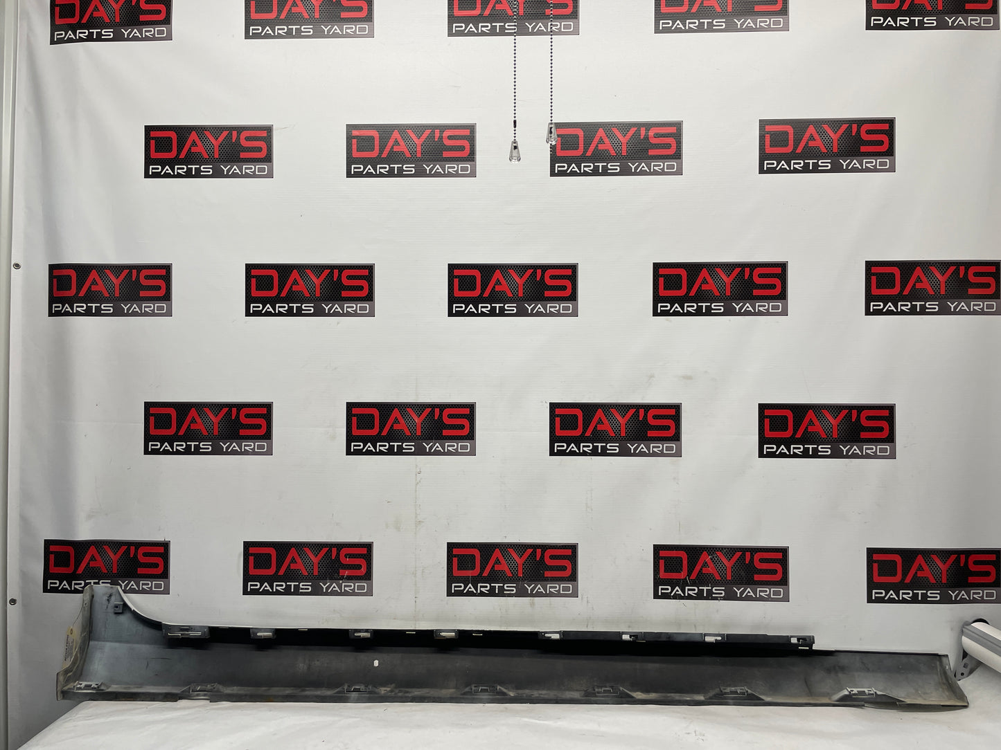 2013 Chevy Caprice PPV LH Driver Rocker Molding Side Skirt Panel Trim OEM - Day's Parts Yard