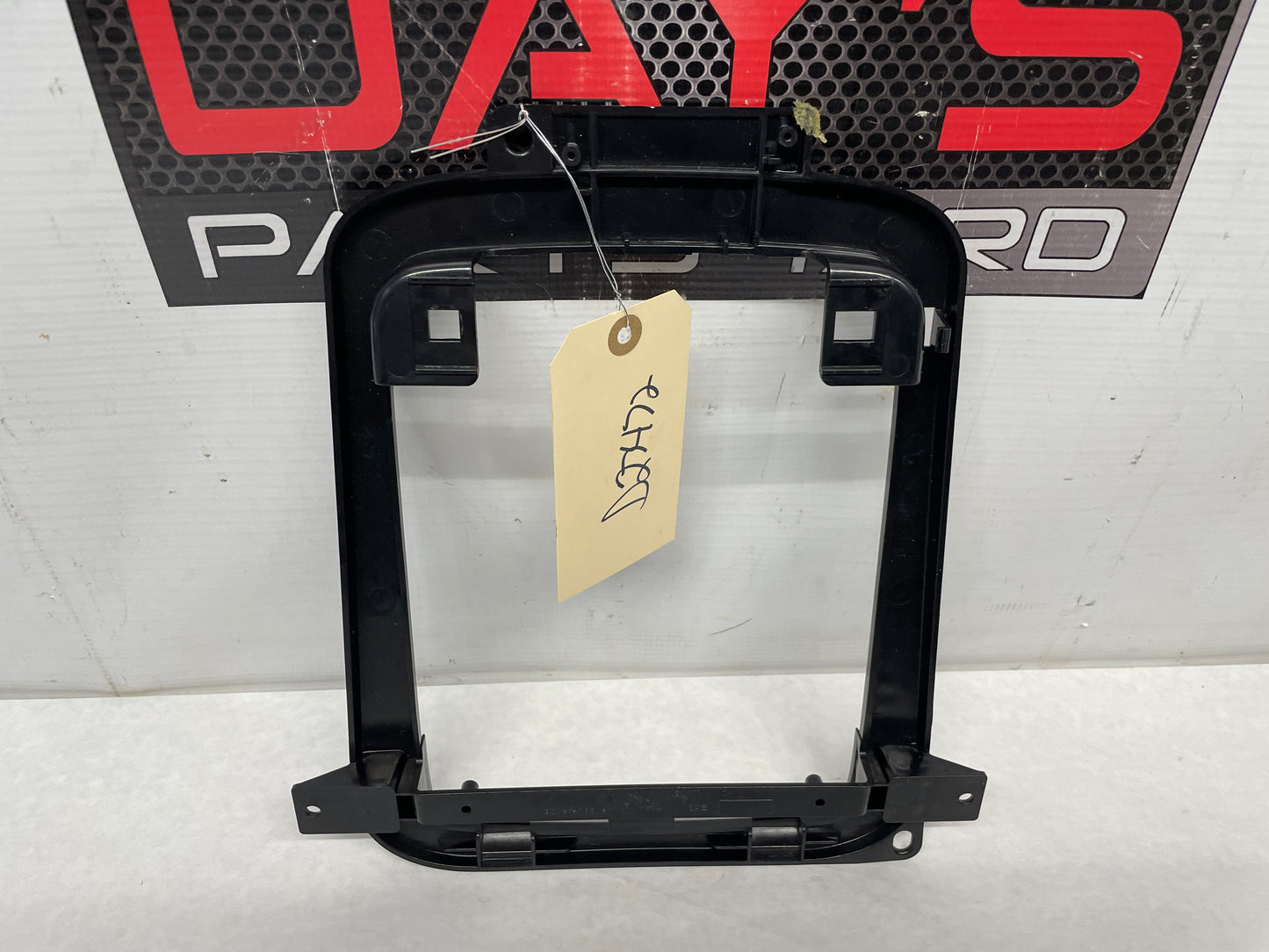2014 Chevy SS Sedan Over Head Console Dome Light Frame Bracket Bezel OEM - Day's Parts Yard