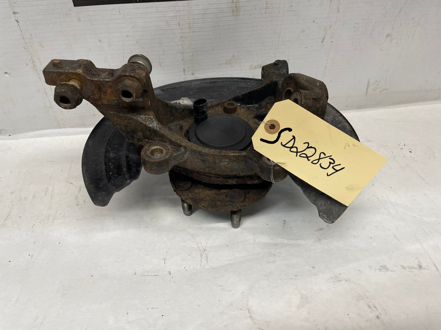 2013 Chevy Caprice PPV LH Driver Front Suspension Spindle Knuckle Hub Assembly OEM - Day's Parts Yard