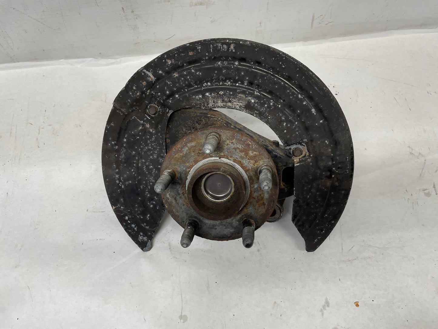 2013 Chevy Caprice PPV LH Driver Front Suspension Spindle Knuckle Hub Assembly OEM - Day's Parts Yard
