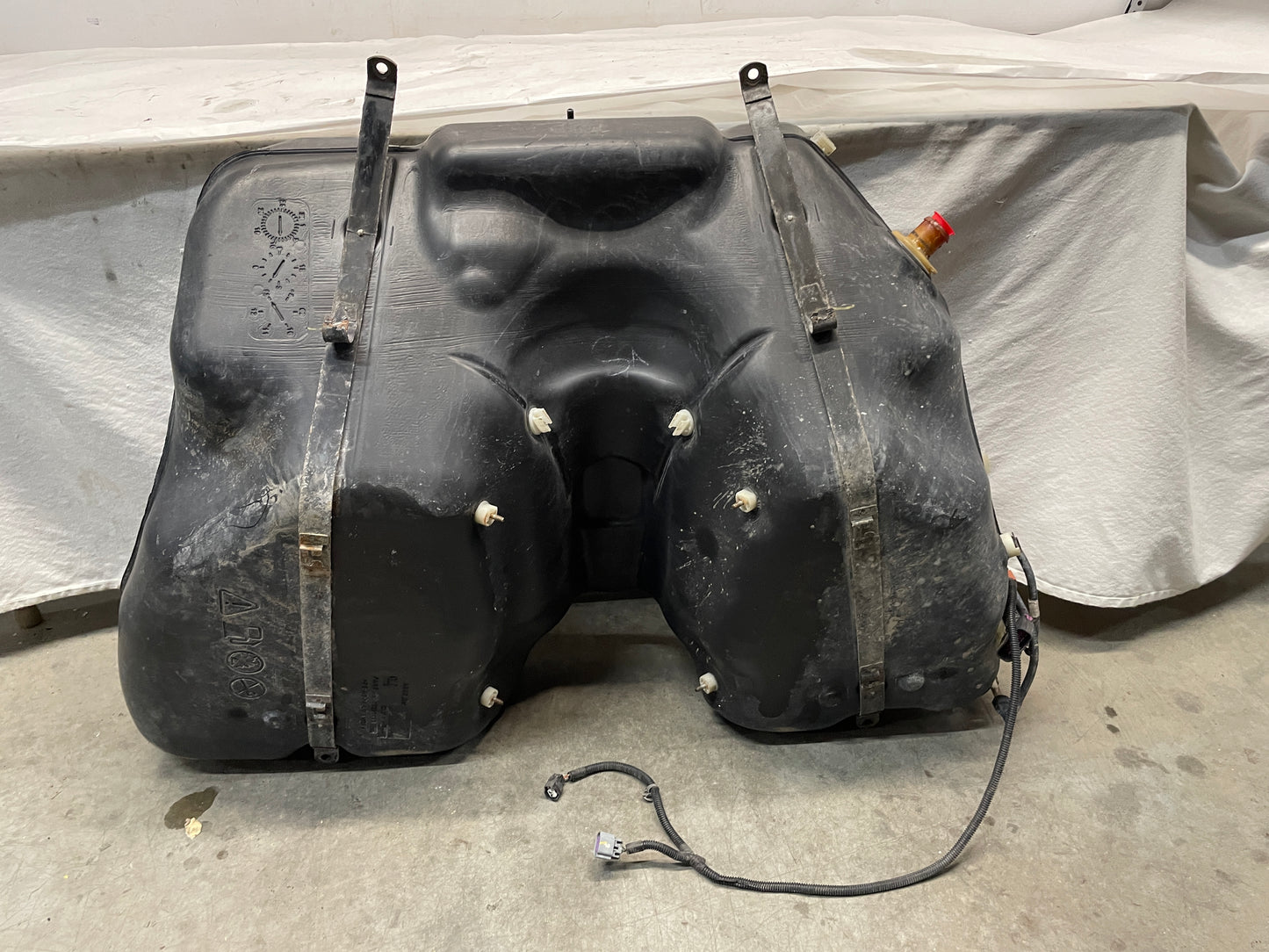 2013 Chevy Caprice PPV Fuel Gas Tank w/ Pumps Sending Unit OEM - Day's Parts Yard