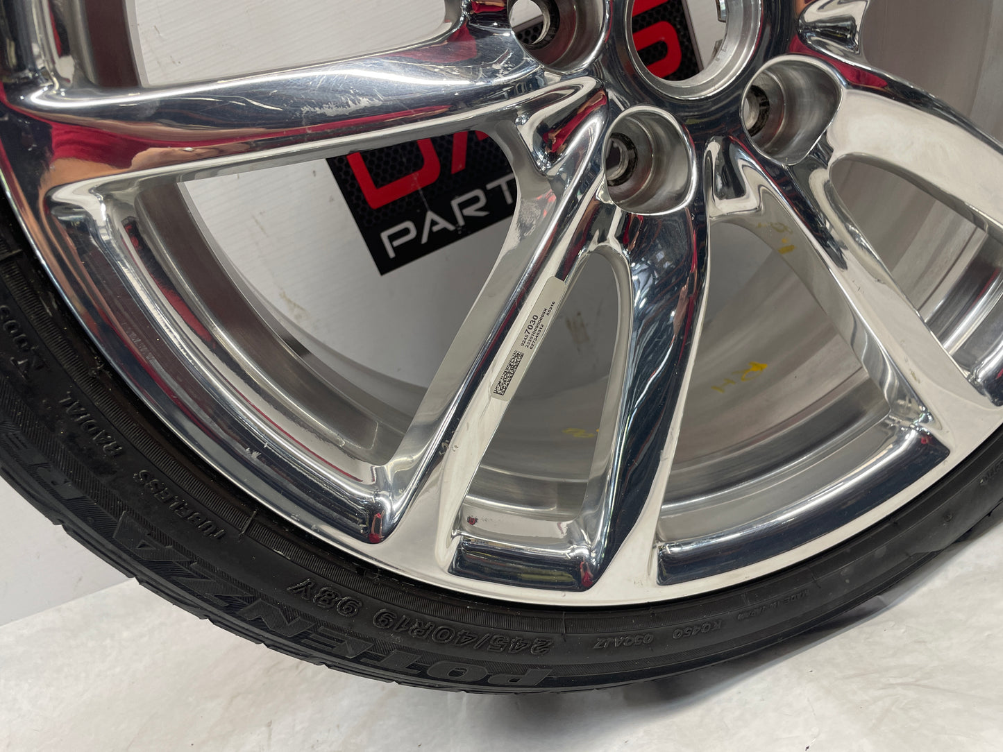2014 Chevy SS Sedan Factory OEM Front Wheel w/ Bridgestone Potenza Tire 19X8.5 - Day's Parts Yard