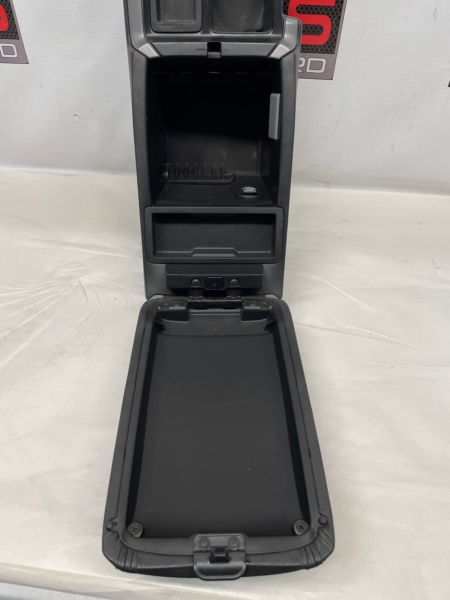 2005 Pontiac GTO Center Console Armrest OEM - Day's Parts Yard