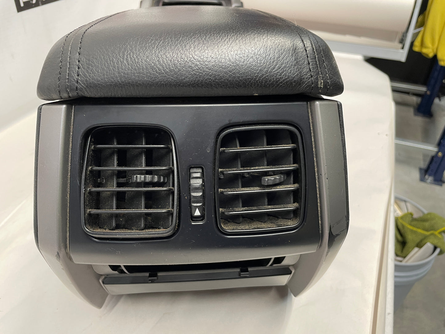 2005 Pontiac GTO Center Console Armrest OEM - Day's Parts Yard