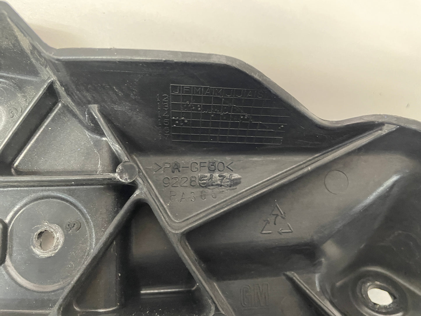 2016 Chevy SS Sedan LH Driver Fender Bumper Bracket OEM - Day's Parts Yard