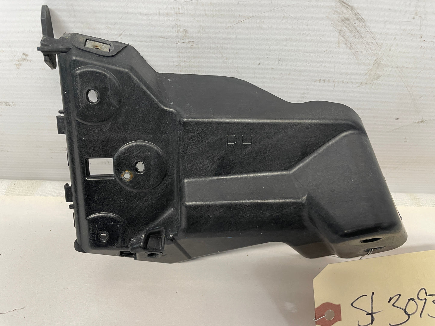 2017 Chevy SS Sedan RH Passenger Fender Bumper Bracket OEM - Day's Parts Yard