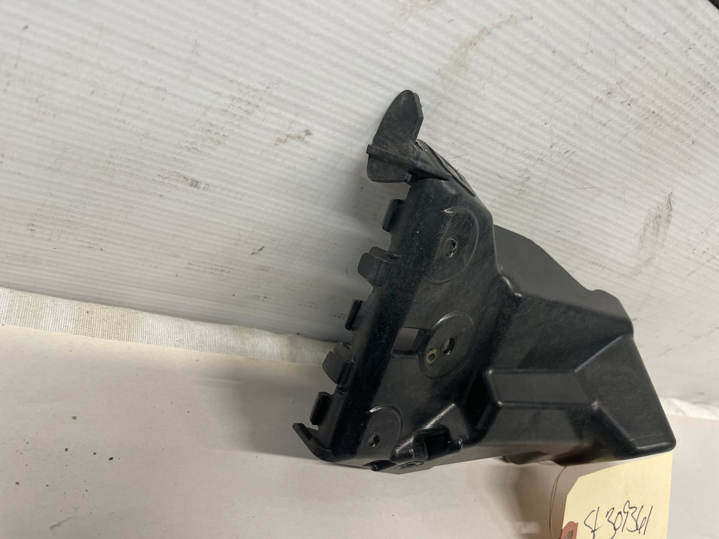 2017 Chevy SS Sedan RH Passenger Fender Bumper Bracket OEM - Day's Parts Yard