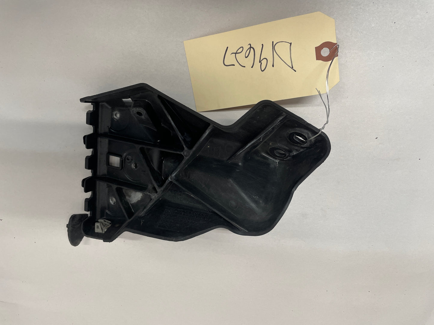2017 Chevy SS Sedan RH Passenger Fender Bumper Bracket OEM - Day's Parts Yard