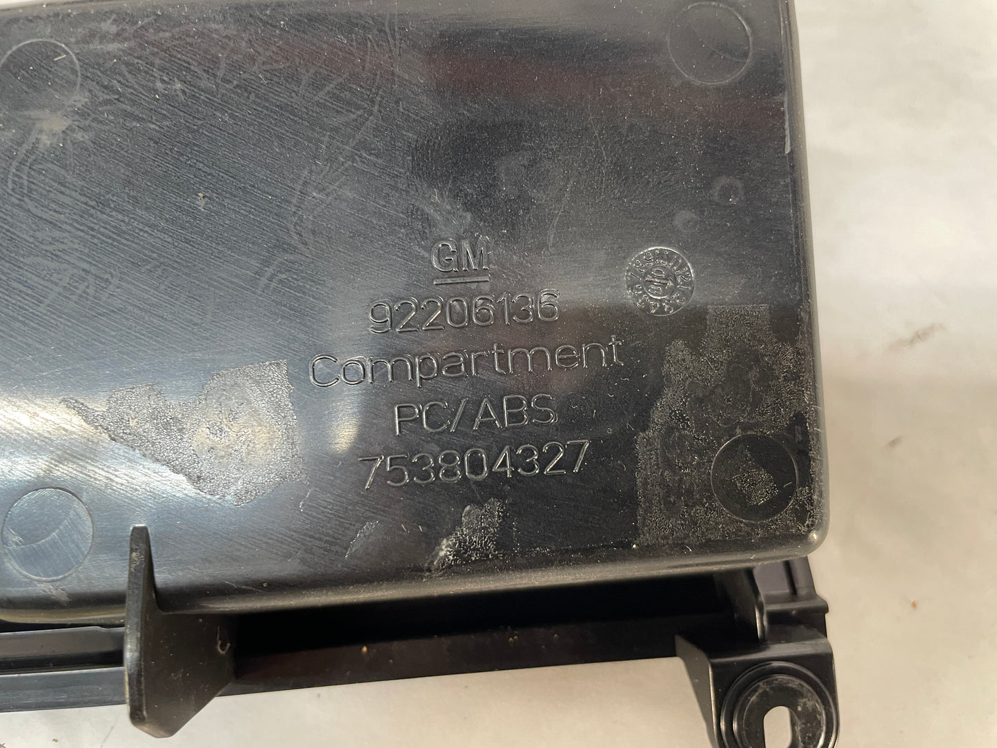 2009 Pontiac G8 GT Lower Radio Center Console Storage Cubby Compartment Assembly OEM - Day's Parts Yard