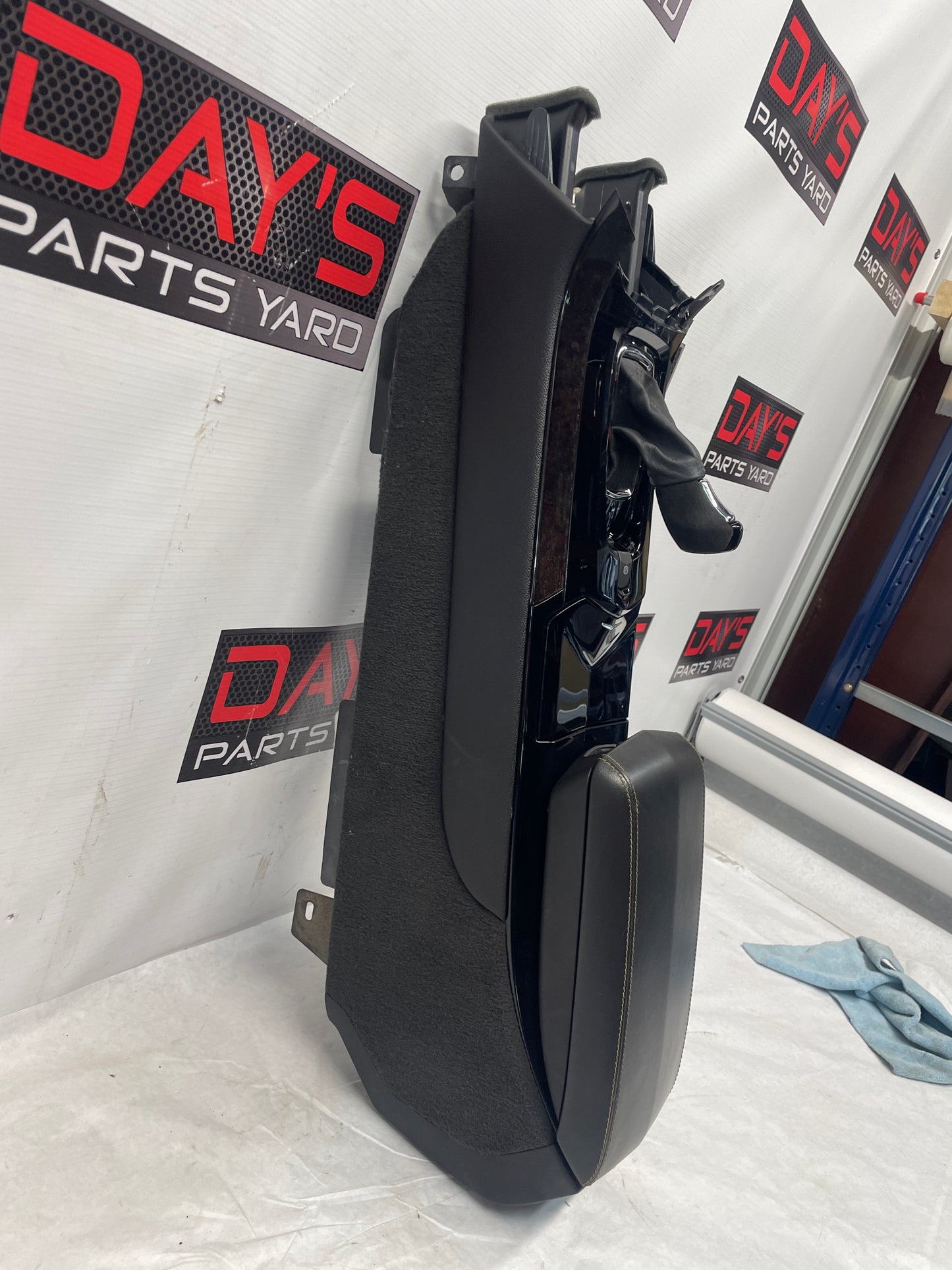 2013 Cadillac CTS-V Coupe Center Console Armrest OEM - Day's Parts Yard