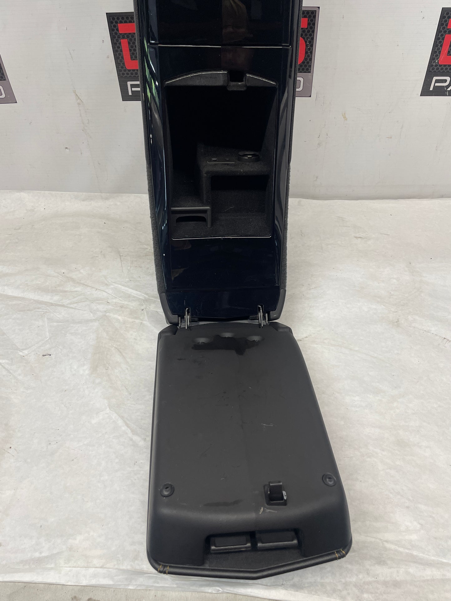 2013 Cadillac CTS-V Coupe Center Console Armrest OEM - Day's Parts Yard